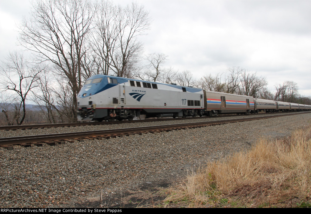 Amtrak 117 takes train 07T west